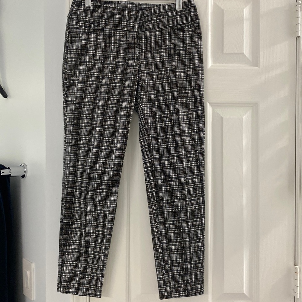 NEW LOFT BLACK WHITE ANKLE PANTS